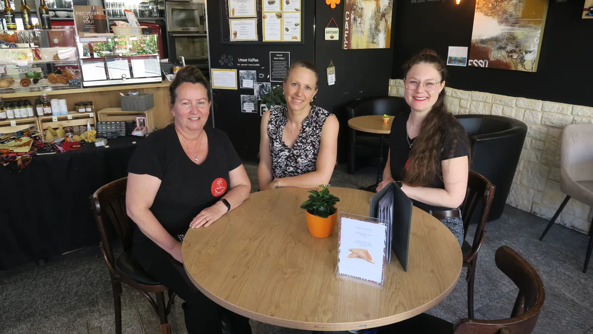 Ein Bild, das das Team des SoSo-Cafés zeigt.